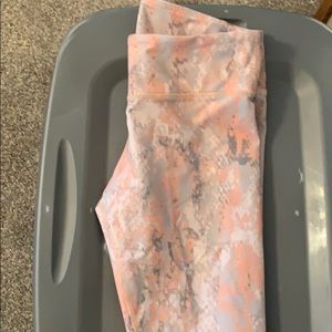 ALO yoga 7/8 leggings size medium- EUC